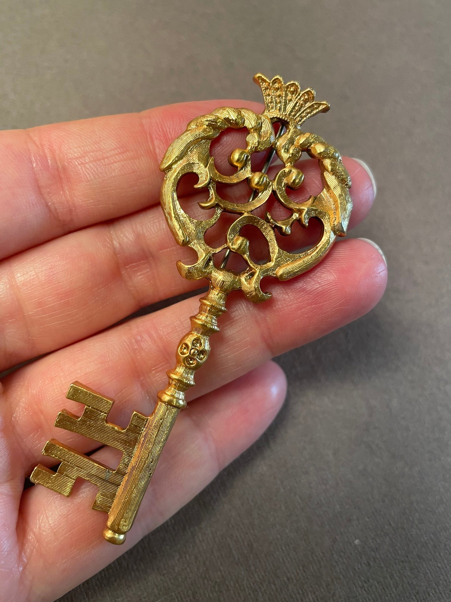 Brooch vintage Tortolani Key