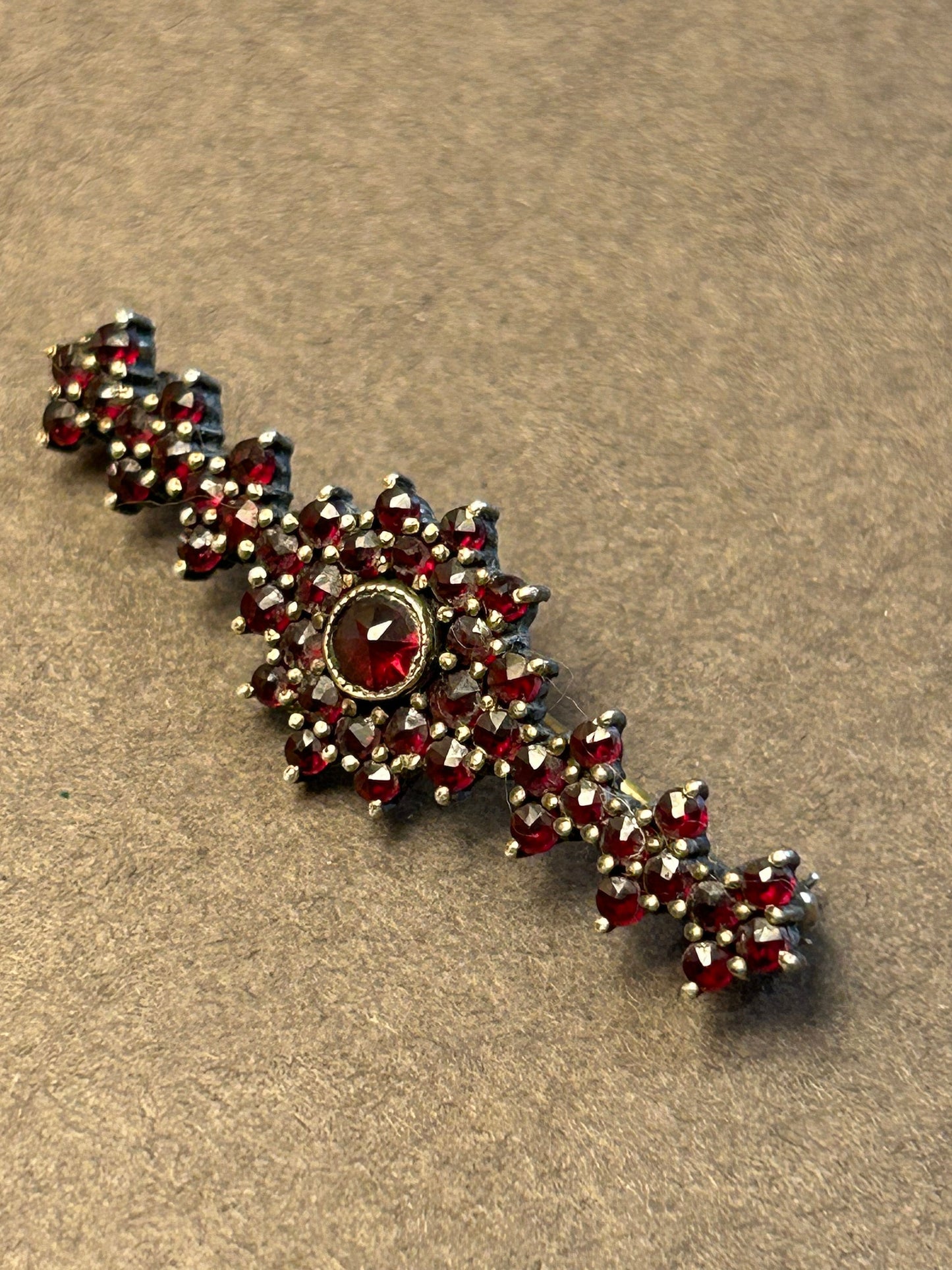 Brooch vintage garnet 900