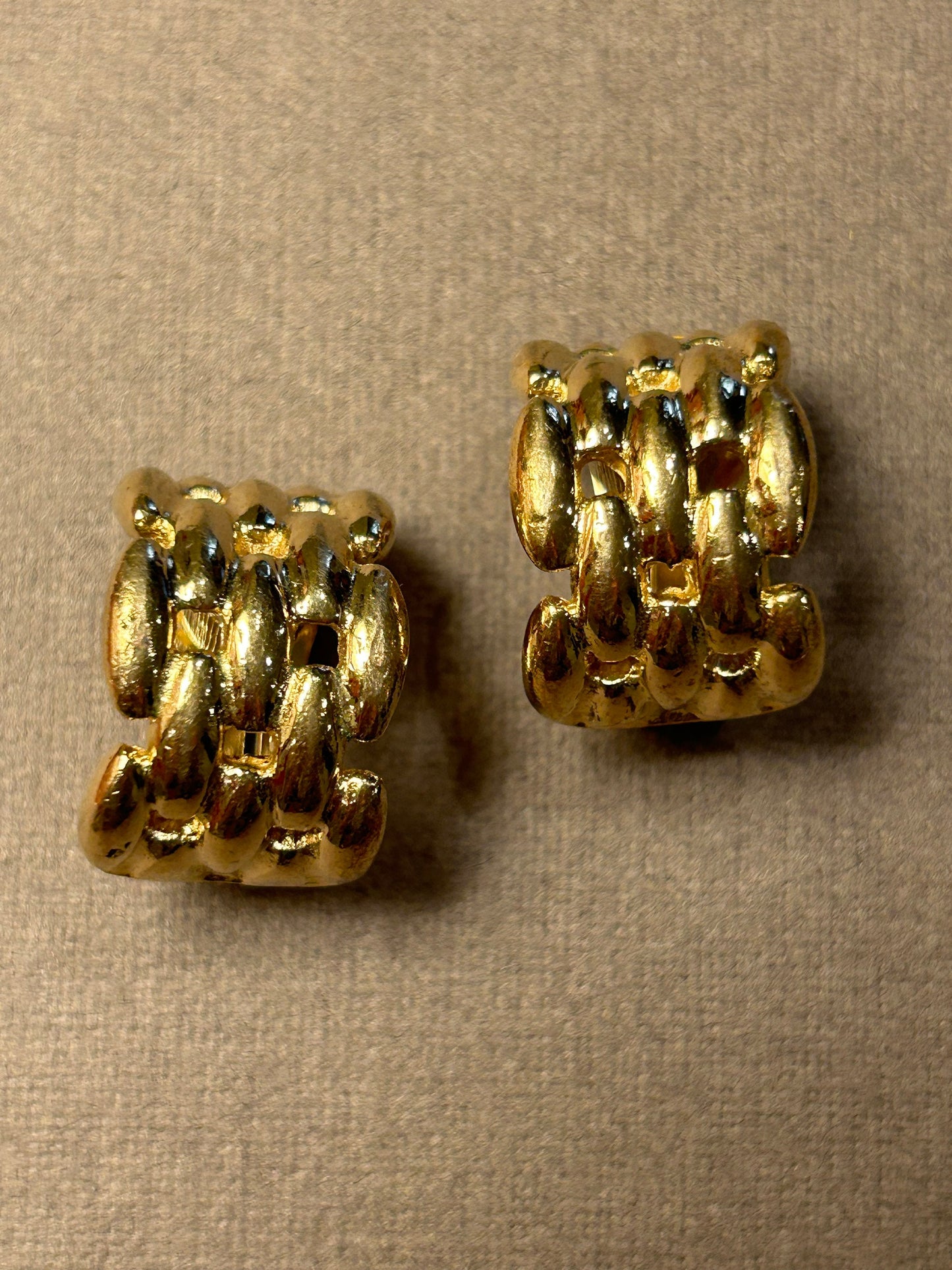 Grosse clip on earrings vintage