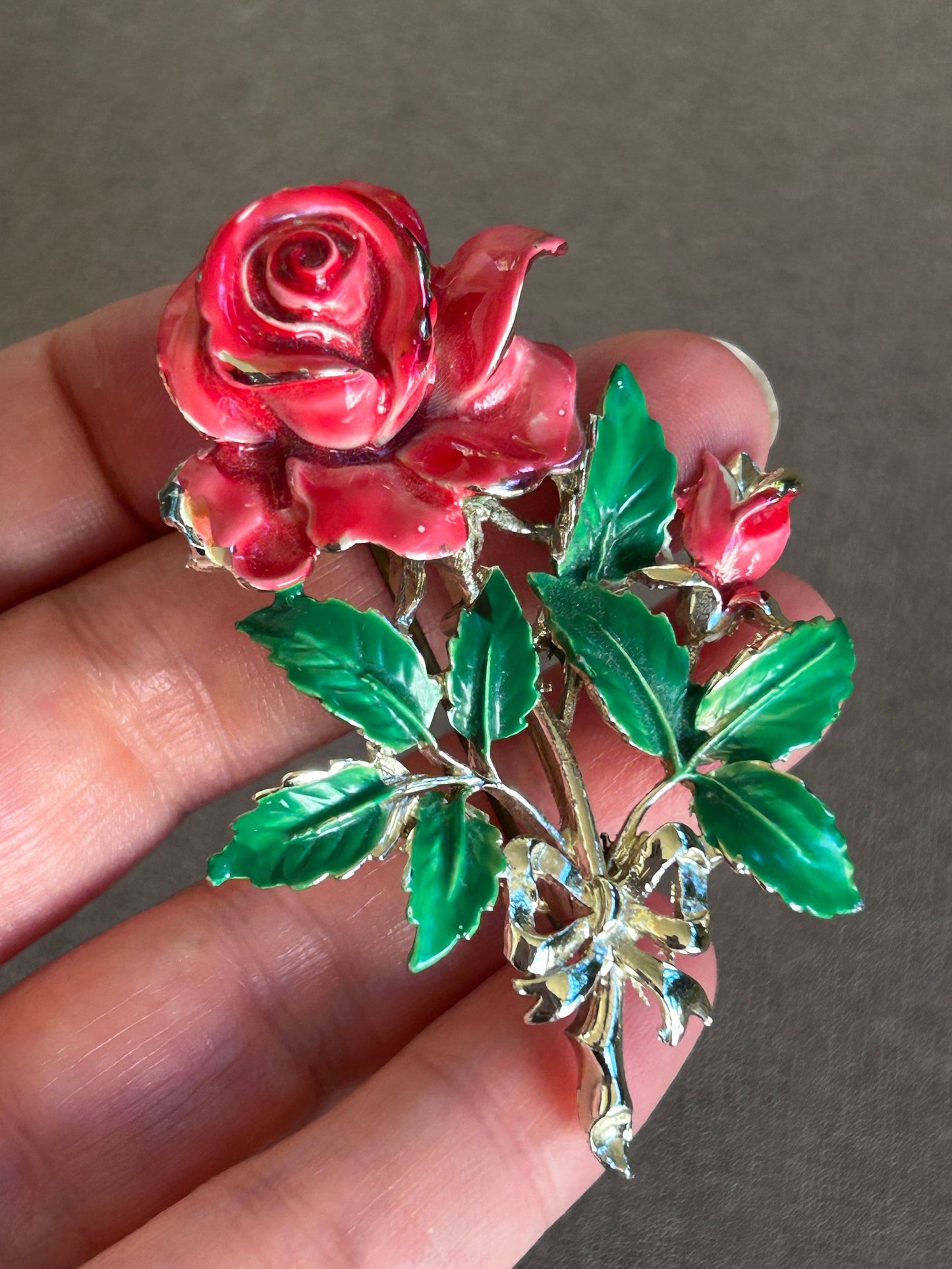 Exquisite brooch vintage Rose