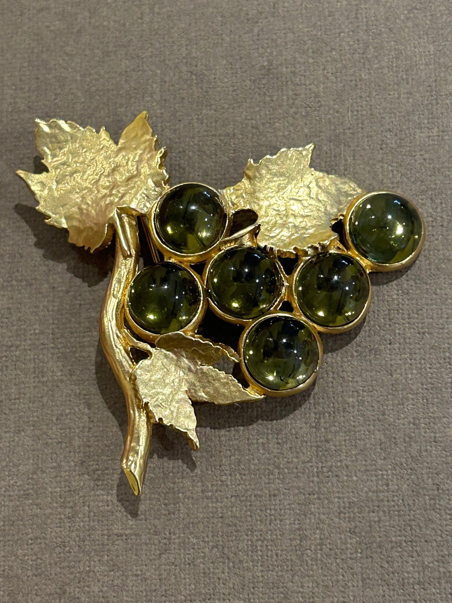 Dolce Vita brooch  Grape