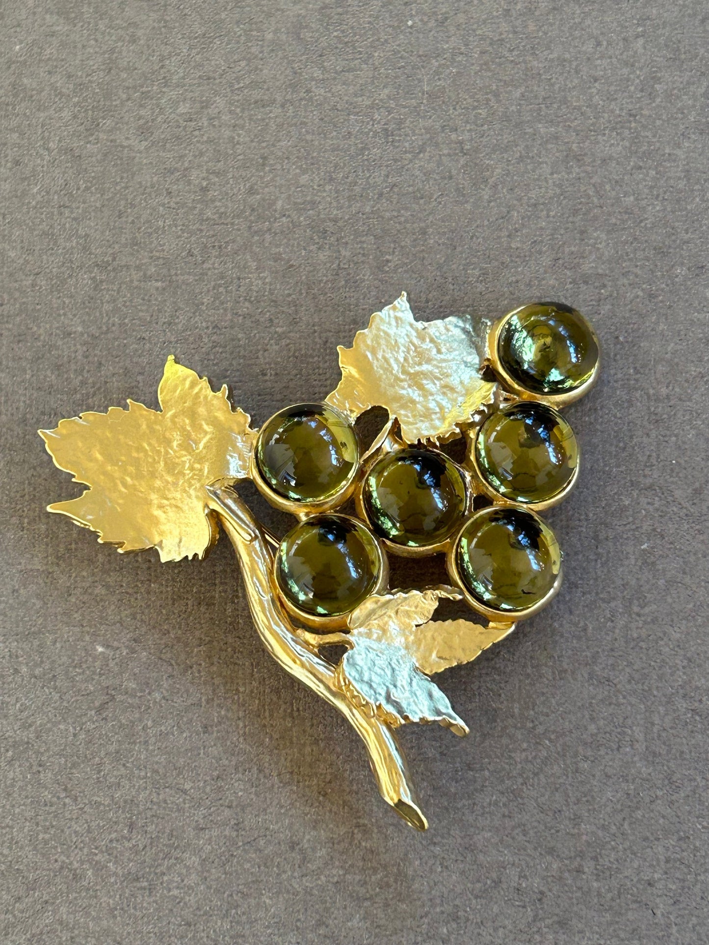 Dolce Vita brooch  Grape