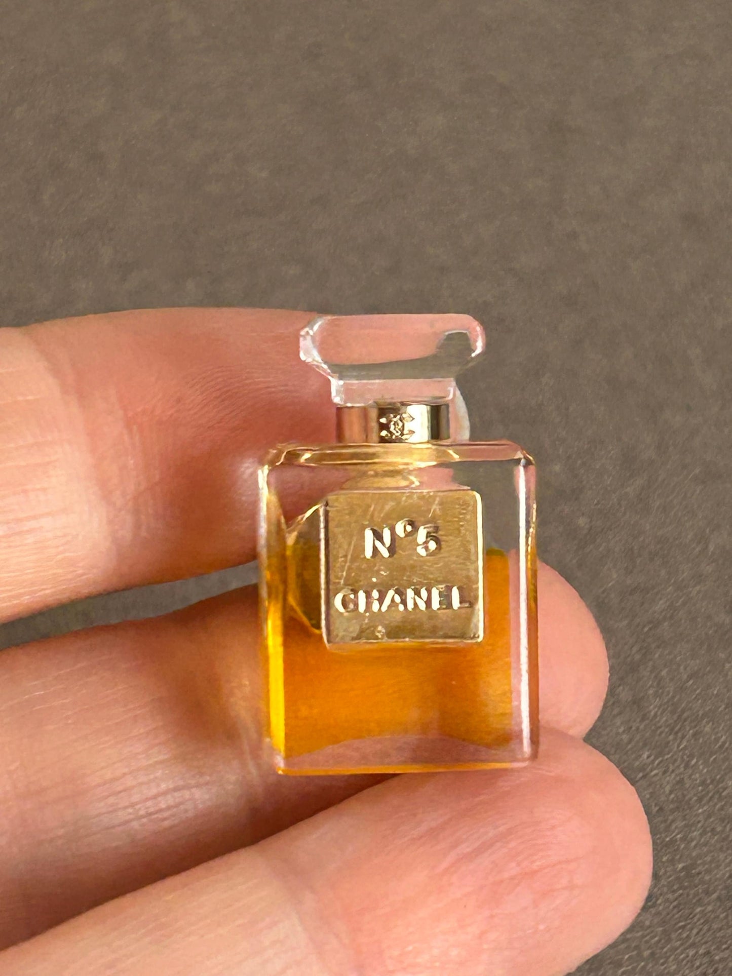 Chanel pin N5