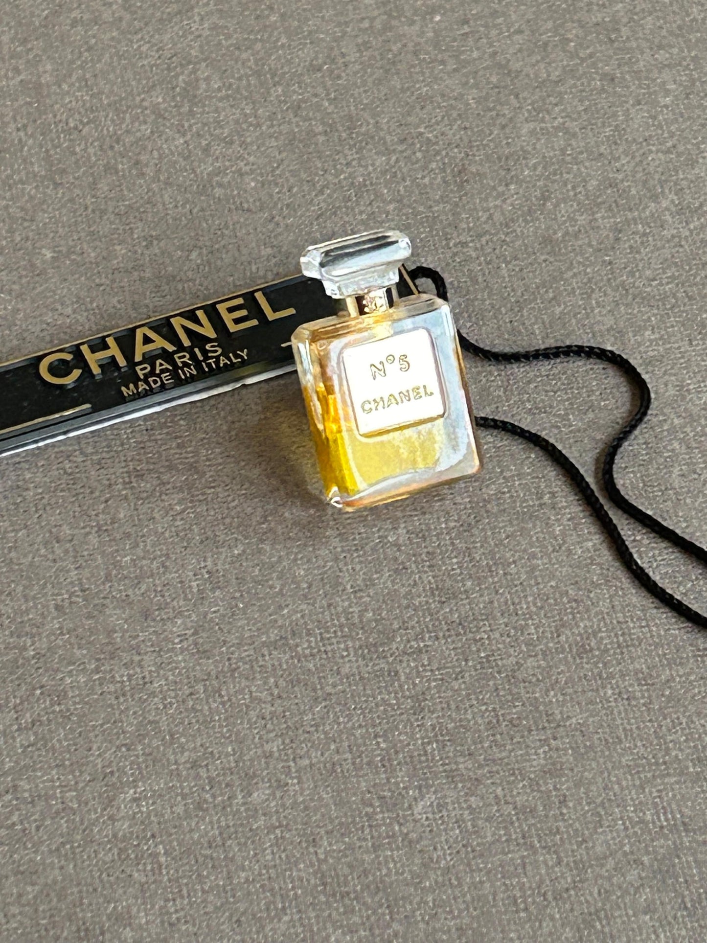 Chanel pin N5