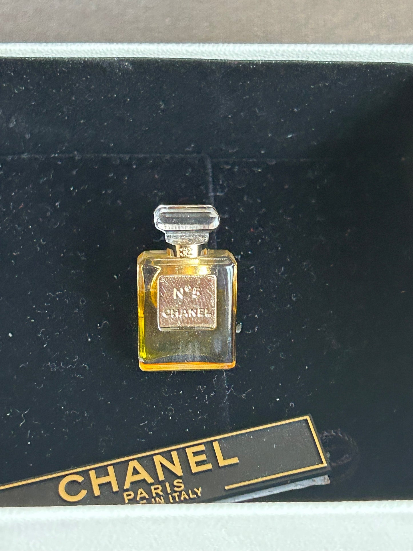 Chanel pin N5